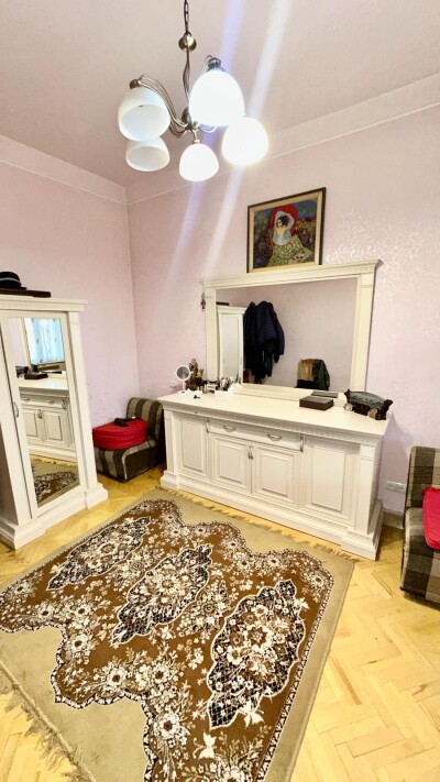 Կոդ AA-3535  Վաճառվում է երկհարկանի առանձնատուն