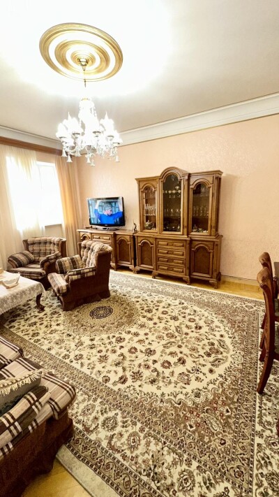 Կոդ AA-3535  Վաճառվում է երկհարկանի առանձնատուն