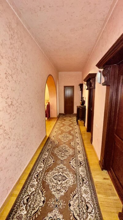 Կոդ AA-3535  Վաճառվում է երկհարկանի առանձնատուն