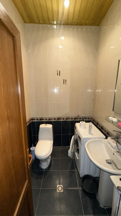 Կոդ AA-3535  Վաճառվում է երկհարկանի առանձնատուն