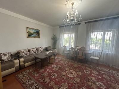 Կոդ AE-5701  Վաճառվում է երկհարկանի առանձնատուն