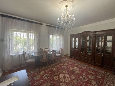 Կոդ AE-5701  Վաճառվում է երկհարկանի առանձնատուն