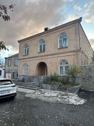 Կոդ AA-8402  Վաճառվում է առանձնատուն