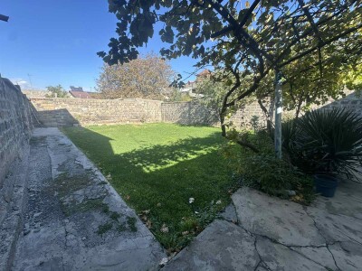 Կոդ AE-0053   Վաճառվում է առանձնատուն