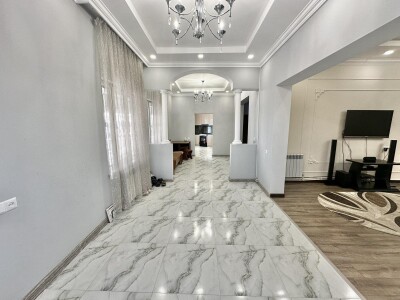 Կոդ AS-1033   Վաճառվում է երկհարկանի առանձնատուն