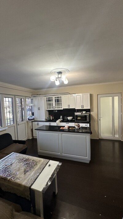 Կոդ AA-8822   Վաճառվում է երկհարկանի առանձնատուն