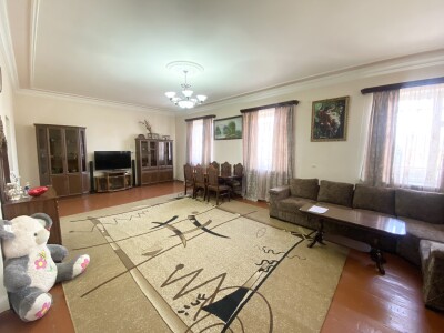 Կոդ  AA-3553   Վաճառվում է առանձնատուն