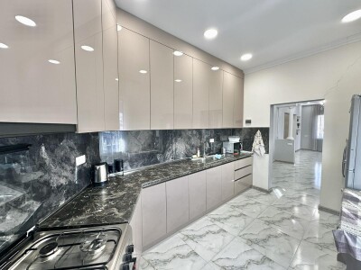 Կոդ AS-1033   Վաճառվում է երկհարկանի առանձնատուն