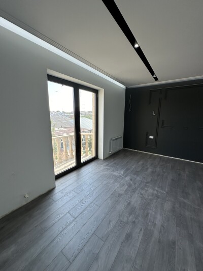 Կոդ AA-0304  Վաճառվում է  նորակառույց առանձնատուն