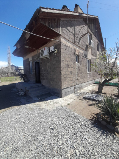 Կոդ AS-0145   Վաճառվում է առանձնատուն