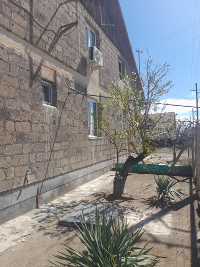 Կոդ AS-0145   Վաճառվում է առանձնատուն