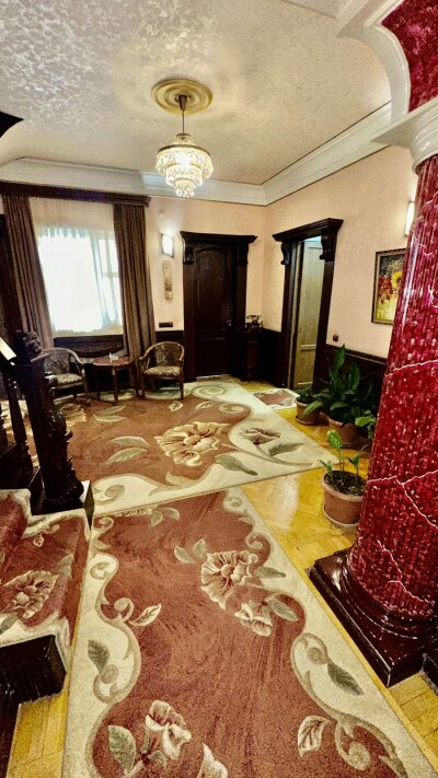 Կոդ AA-3535  Վաճառվում է երկհարկանի առանձնատուն