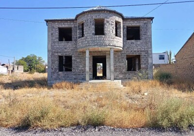 Կոդ AE-8101   Վաճառվում է առանձնատուն