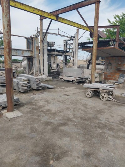 Code KH-4142, A running business for sale.