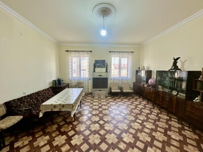 Code AA-6618, a house for sale.