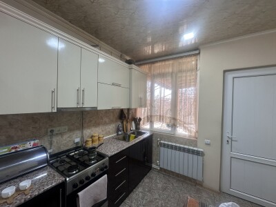 Code AS-8752, A private house for sale.