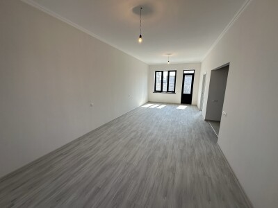 Code AA-5777, a private house is for sale.