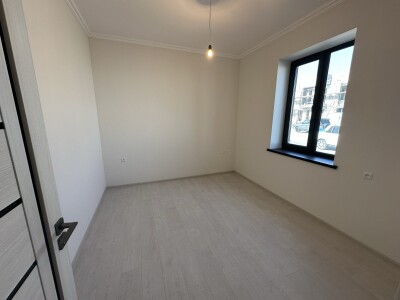 Code AA-5777, a private house is for sale.