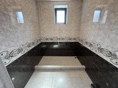 Code AA-5777, a private house is for sale.