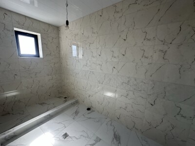 Code AA-5777, a private house is for sale.