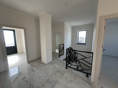 Code AA-5777, a private house is for sale.