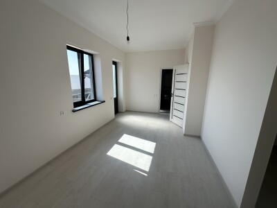 Code AA-5777, a private house is for sale.