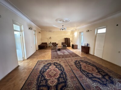 Code AA-7366, a house for sale.