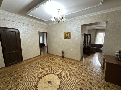 Code AA-6633, a house for sale.