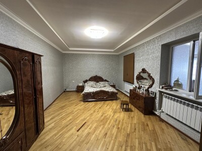 Code AA-6633, a house for sale.