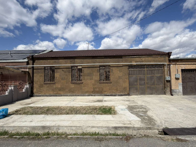 Կոդ AE-1397   Վաճառվում է առանձնատուն