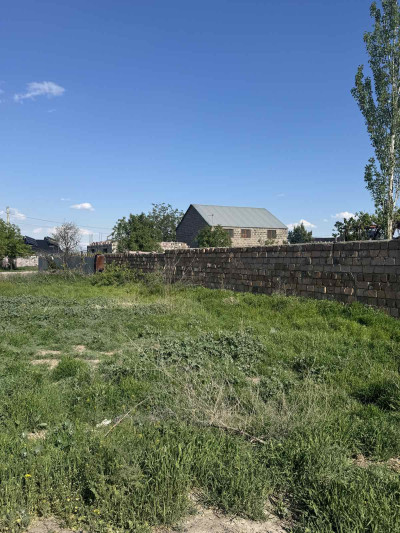 Կոդ HS-0031 Վաճառվում է տնամերձ հող