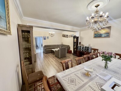 Code AA-0957, a house for sale.