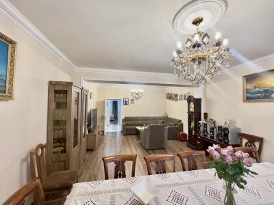 Code AA-0957, a house for sale.