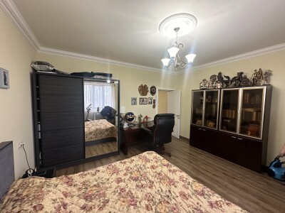 Code AA-0957, a house for sale.