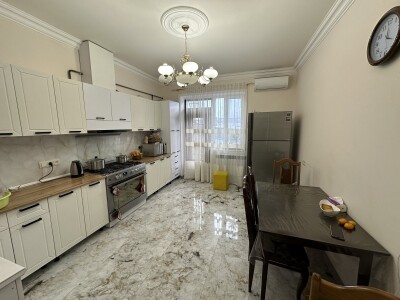 Code AA-0957, a house for sale.