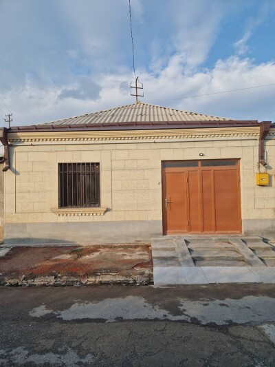 Կոդ  A-318 Վարձով է տրվում առանձնատուն