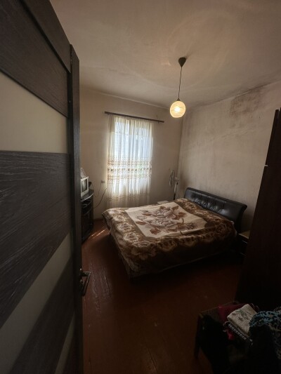 Կոդ AA-9445  Վաճառվում է երկհարկանի առանձնատուն