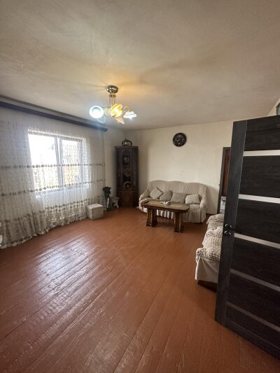 Կոդ AA-9445  Վաճառվում է երկհարկանի առանձնատուն