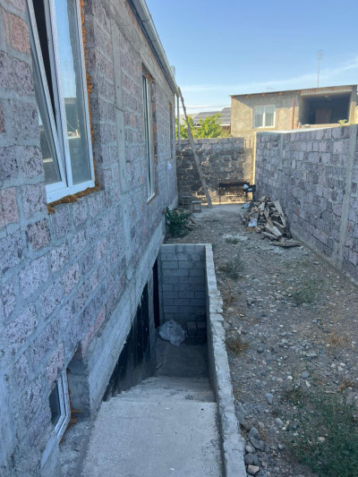 Կոդ AS-8181  Վաճառվում է նորակառույց առանձնատուն