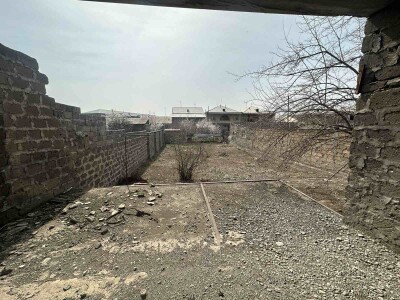 Կոդ AA-0203 Վաճառվում է կիսակառույց առանձնատուն