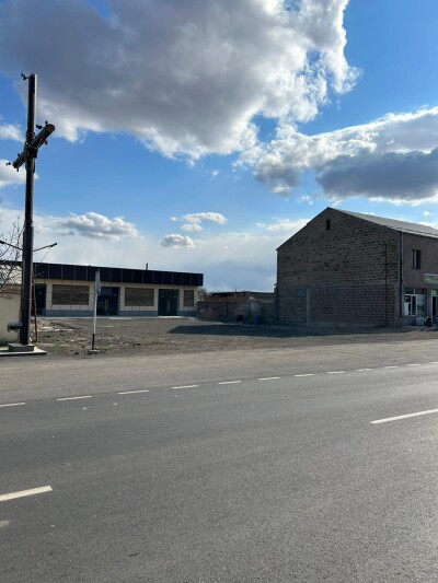 Կոդ 396  Վարձով է տրվում  ԿՈՄԵՐՑԻՈՆ ՏԱՐԱԾՔ