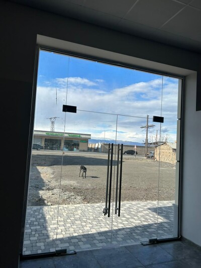 Կոդ 396  Վարձով է տրվում  ԿՈՄԵՐՑԻՈՆ ՏԱՐԱԾՔ