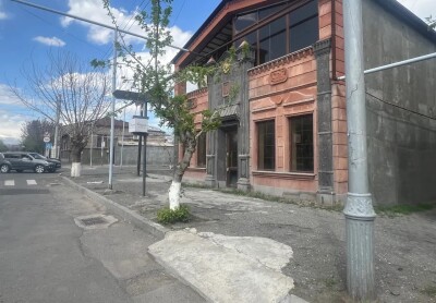 Կոդ 635 Վարձով է տրվում  ԿՈՄԵՐՑԻՈՆ ՏԱՐԱԾՔ