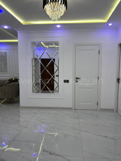 Կոդ BA-9977  Վաճառվում է բնակարան