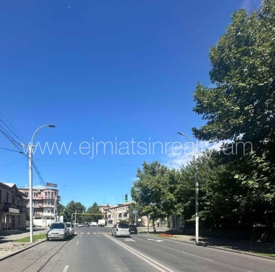 Կոդ 650 Վարձով է տրվում  ԿՈՄԵՐՑԻՈՆ ՏԱՐԱԾՔ