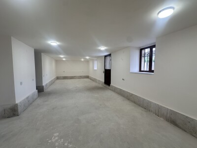 Կոդ 651 Վարձով է տրվում  ԿՈՄԵՐՑԻՈՆ ՏԱՐԱԾՔ