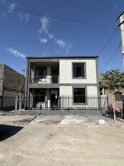 Կոդ AA-6384  Վաճառվում է նորակառույց առանձնատուն