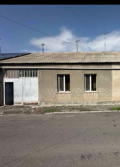 Կոդ AA-2557  Վաճառվում Է առանձնատուն