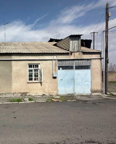 Կոդ AA-2558   Վաճառվում Է առանձնատուն