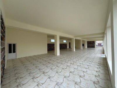 Կոդ K-330  Վարձով է տրվում    ԿՈՄԵՐՑԻՈՆ ՏԱՐԱԾՔ